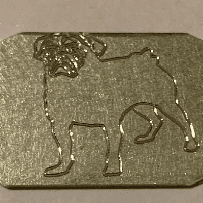 Механическая гравировка жетона для собаки